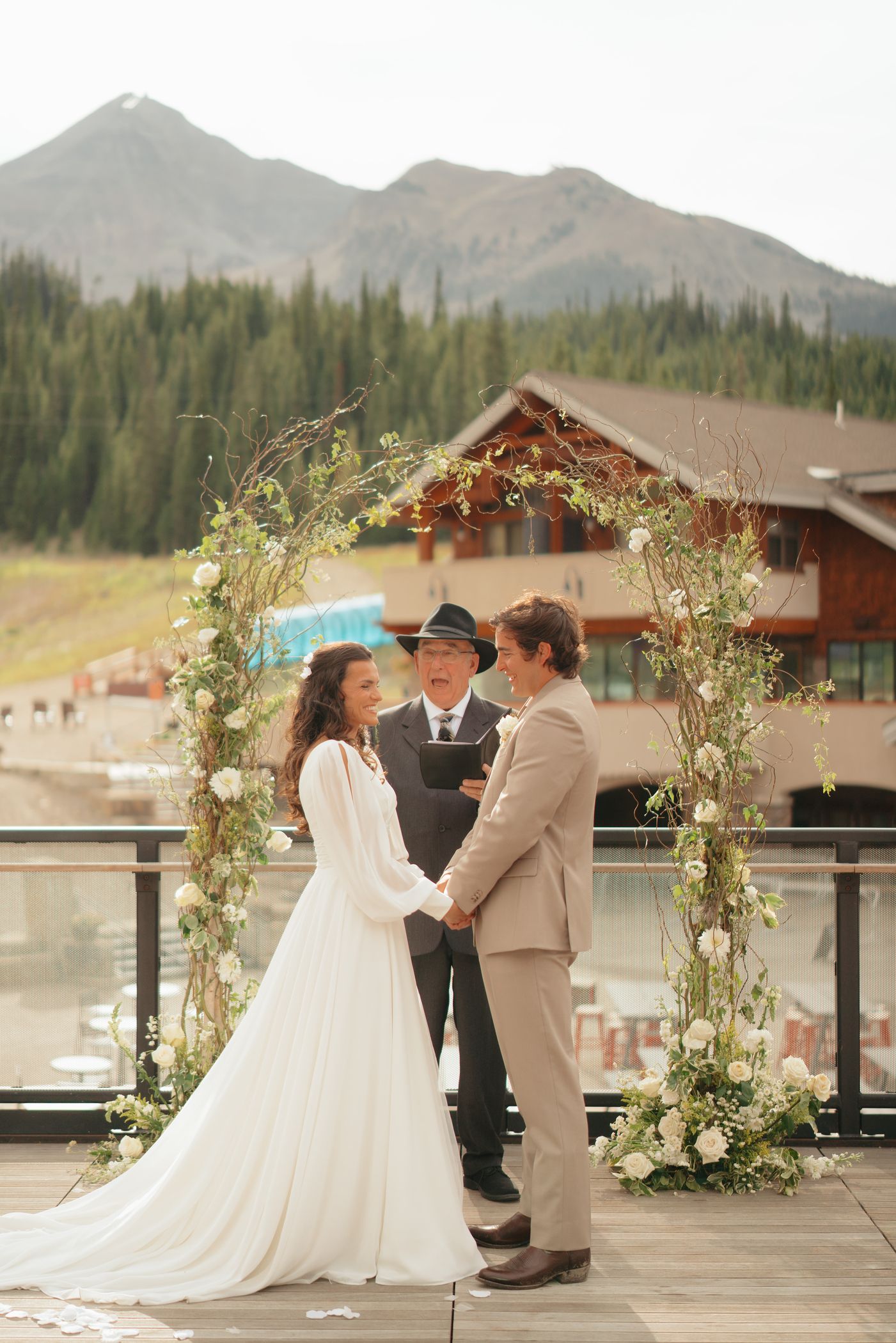 Outdoor summer wedding in Montana