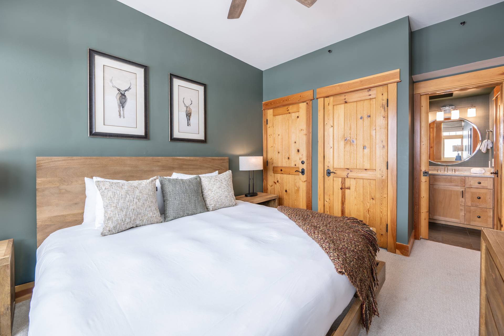 Snowcrest Lodge 8514 vacation condo bedroom