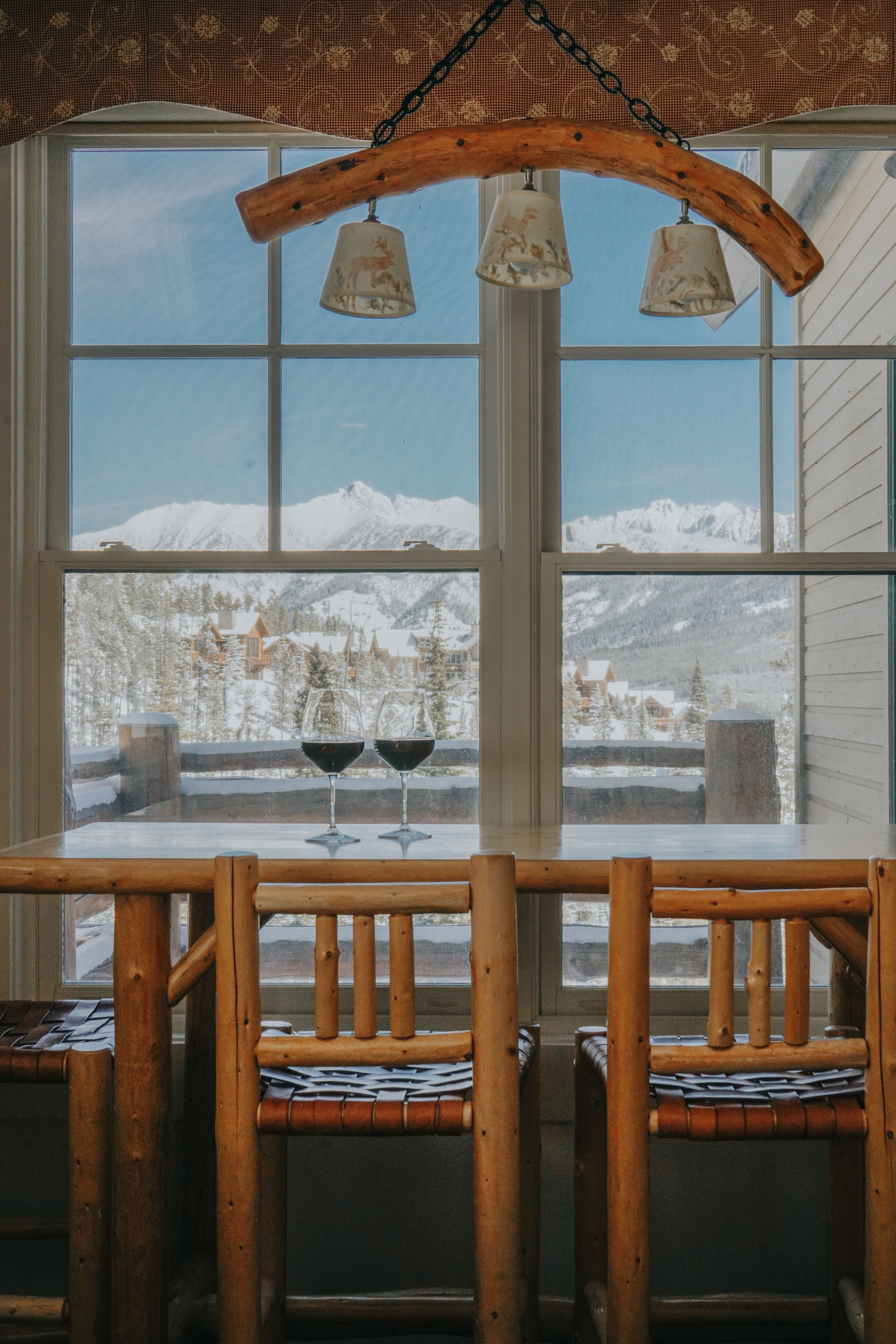 Saddle Ridge vacation condo dining room