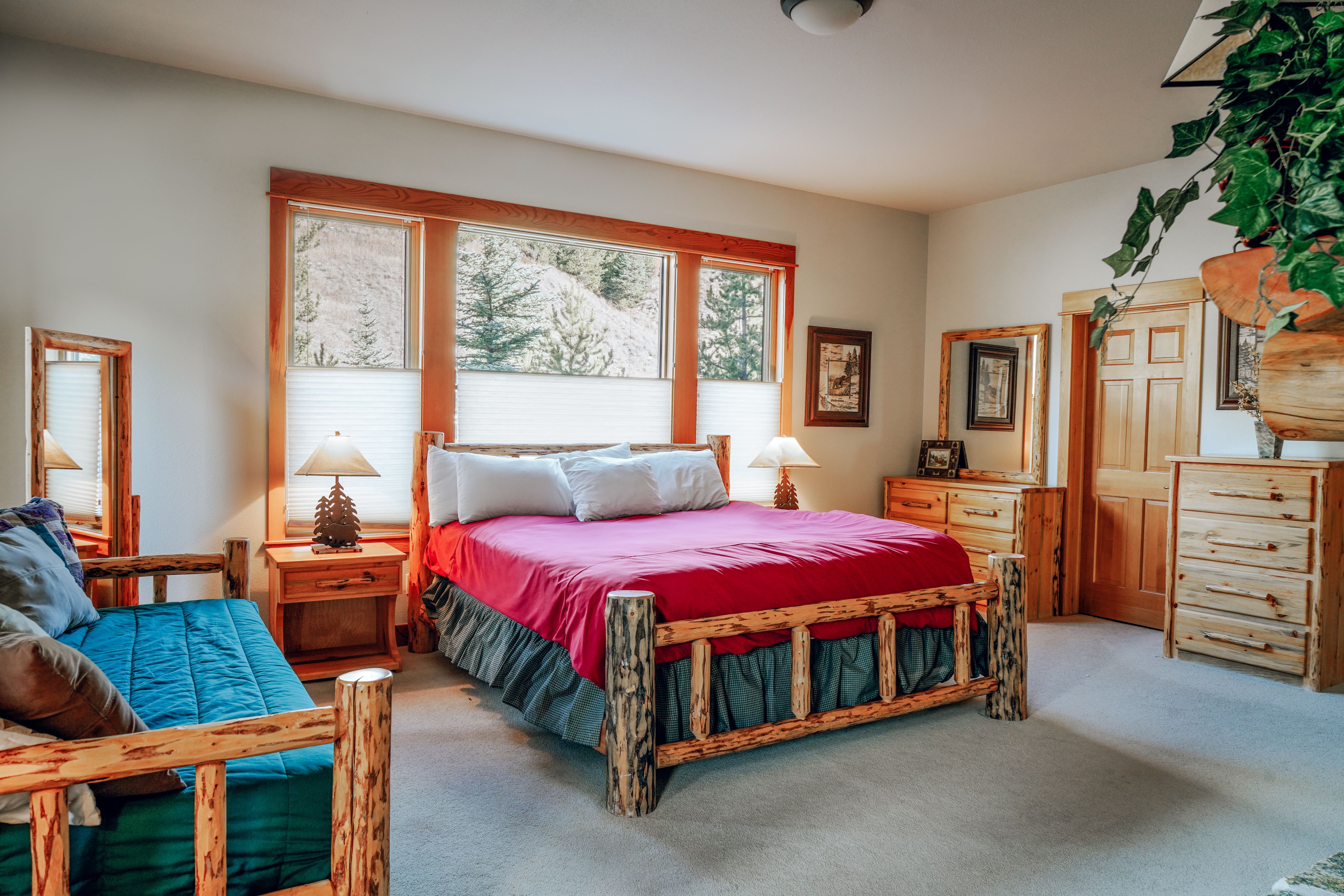 Lone Moose 305C vacation condo bedroom