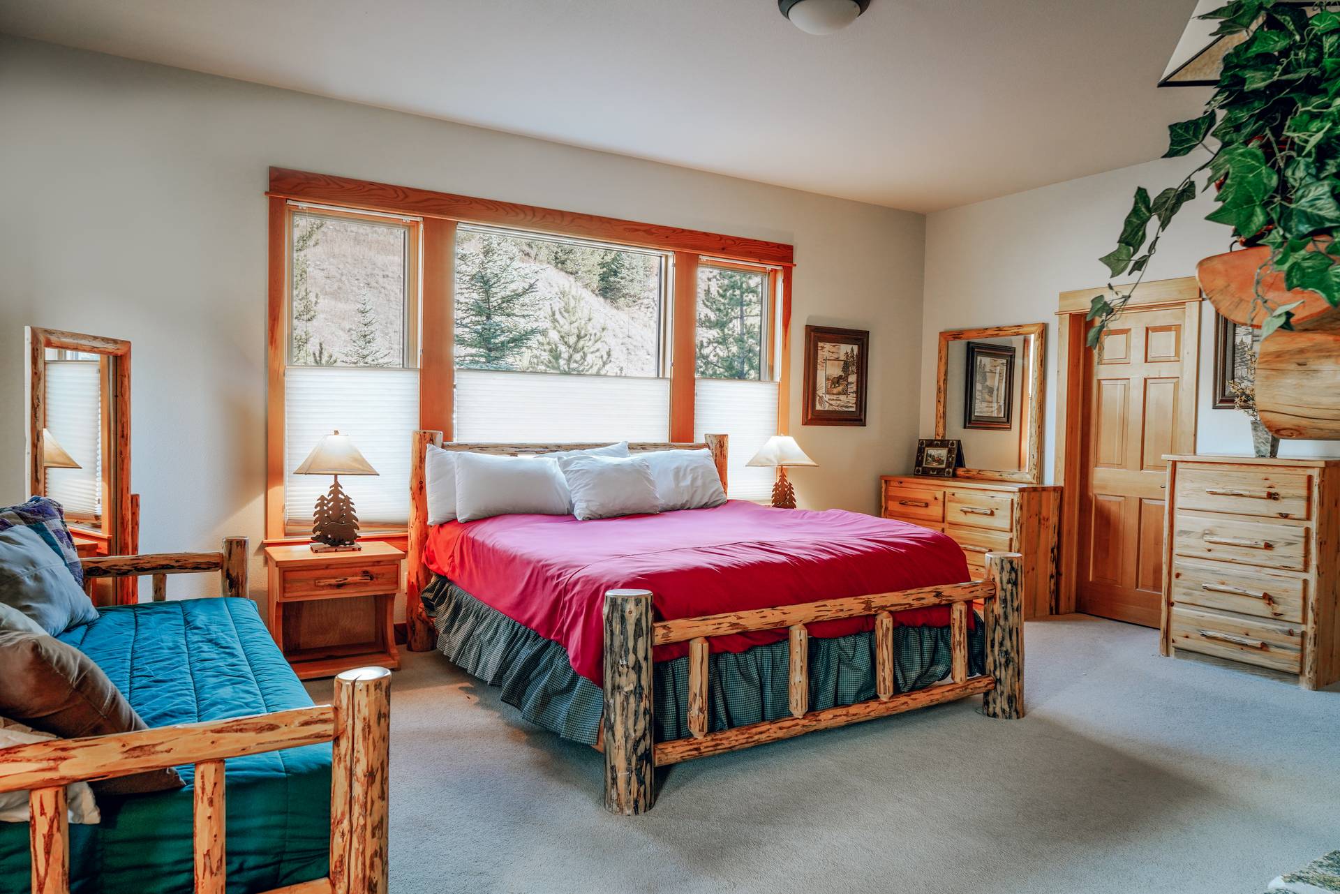 Lone Moose 305C vacation condo bedroom