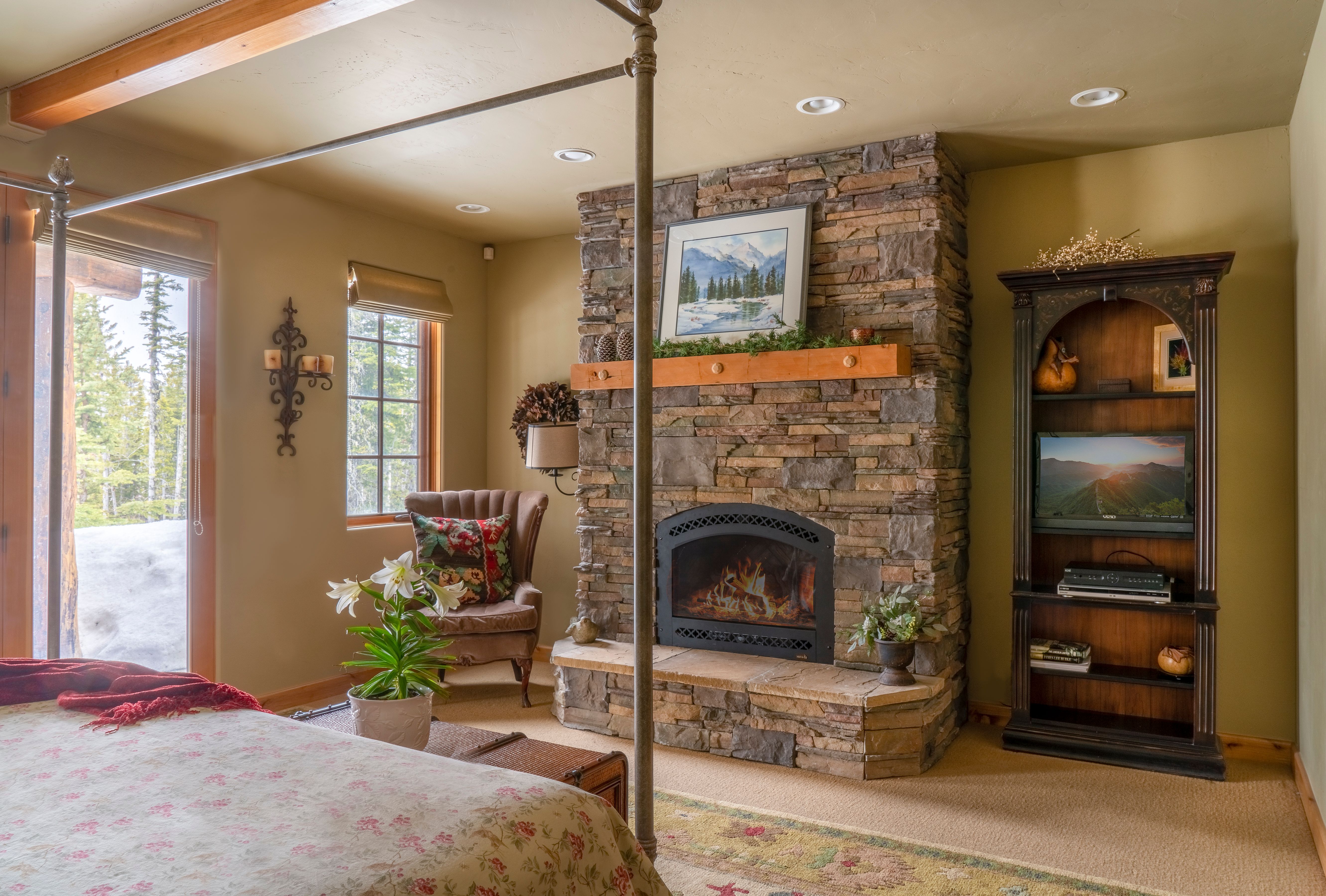 Moonlight Mountain vacation home bedroom