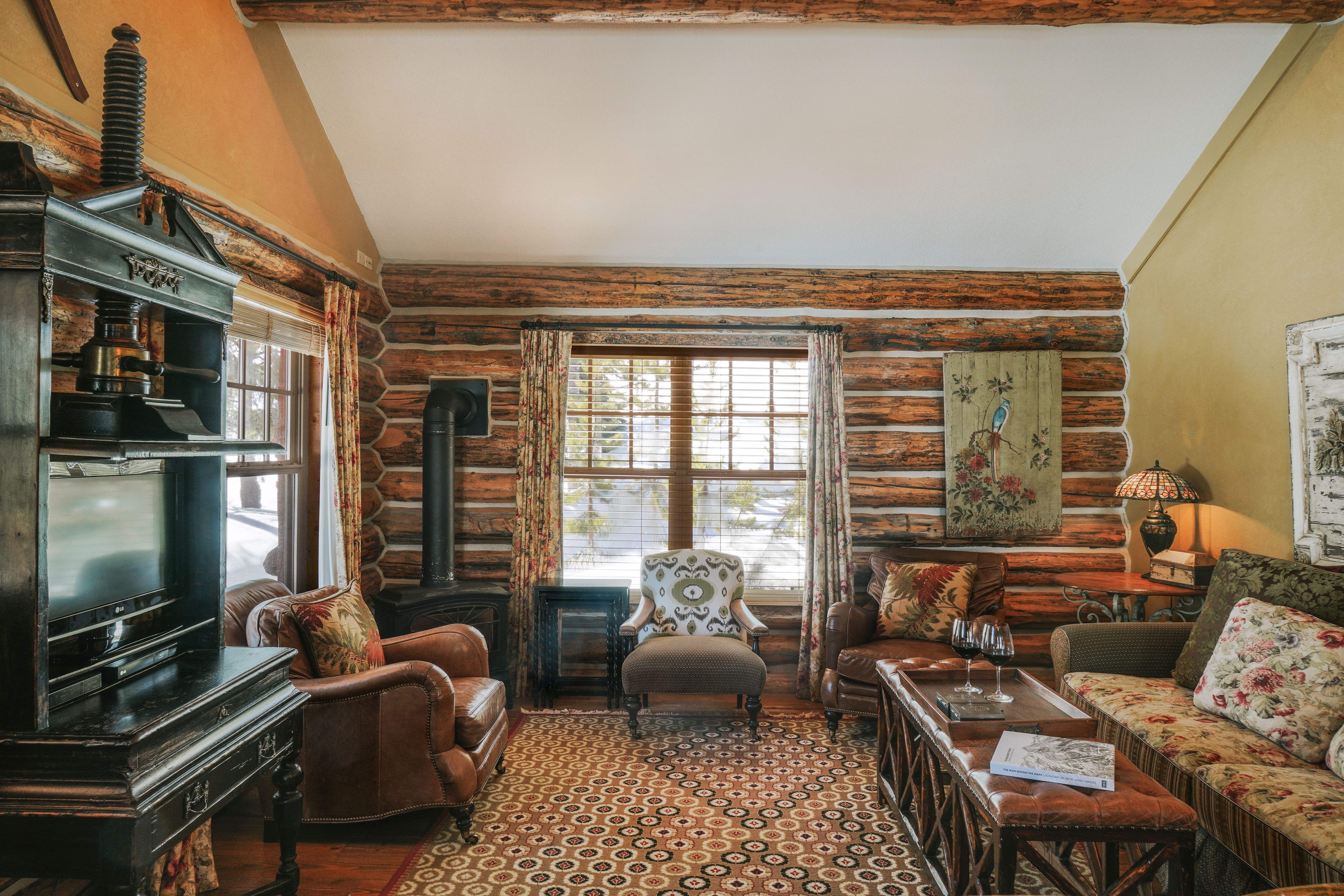 Cowboy Heaven Cabins vacation home living room