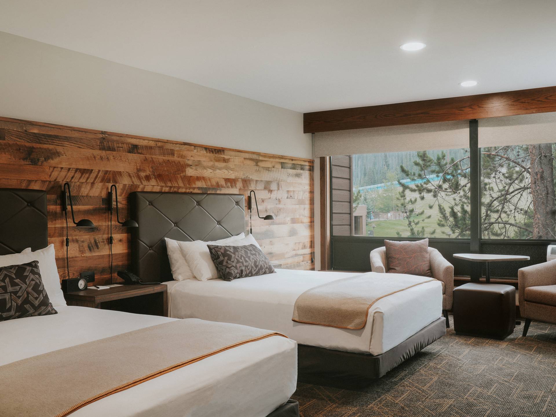 Huntley Lodge hotel room