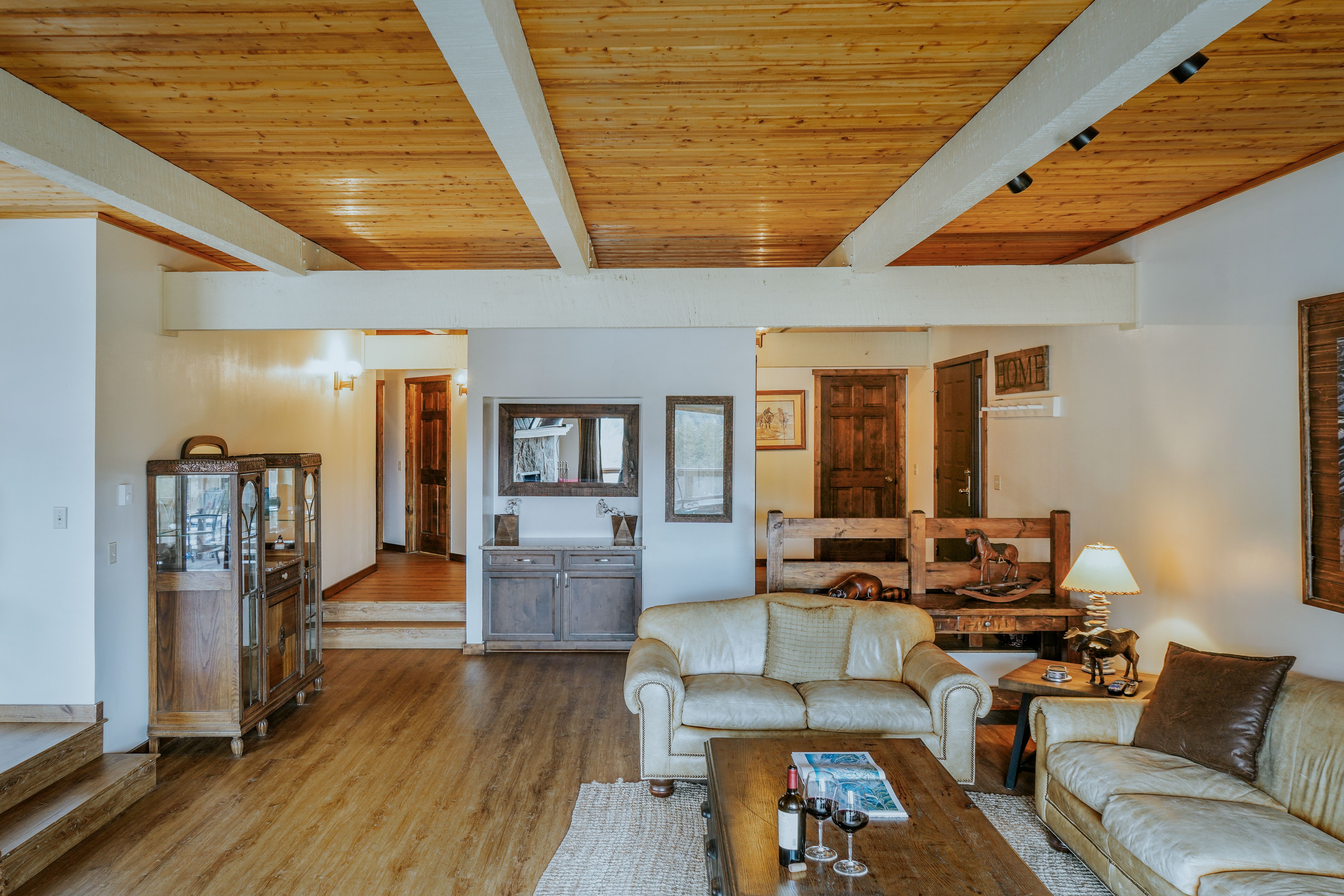 Beaverhead vacation condo living room