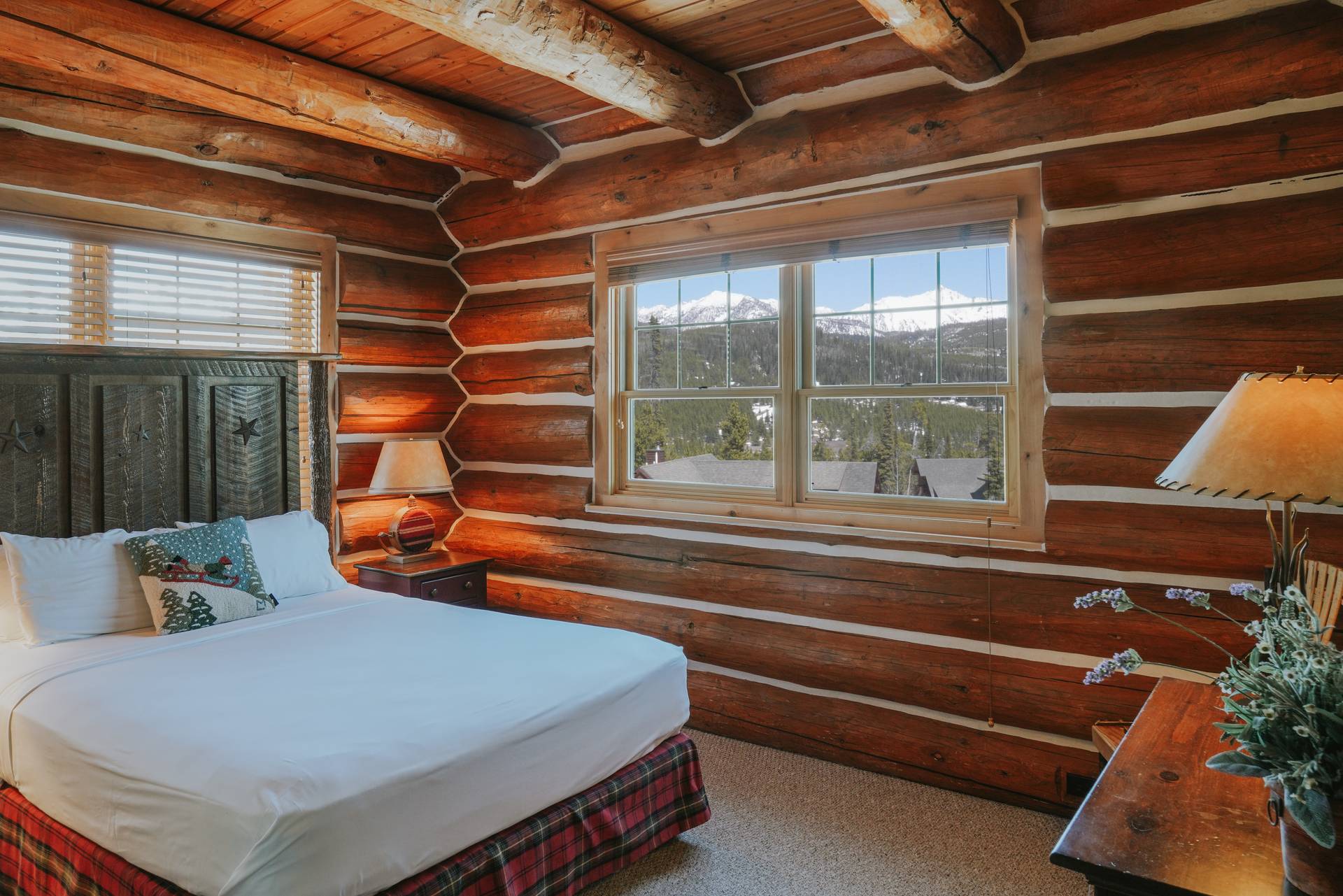 Powder Ridge Cabins vacation home bedroom