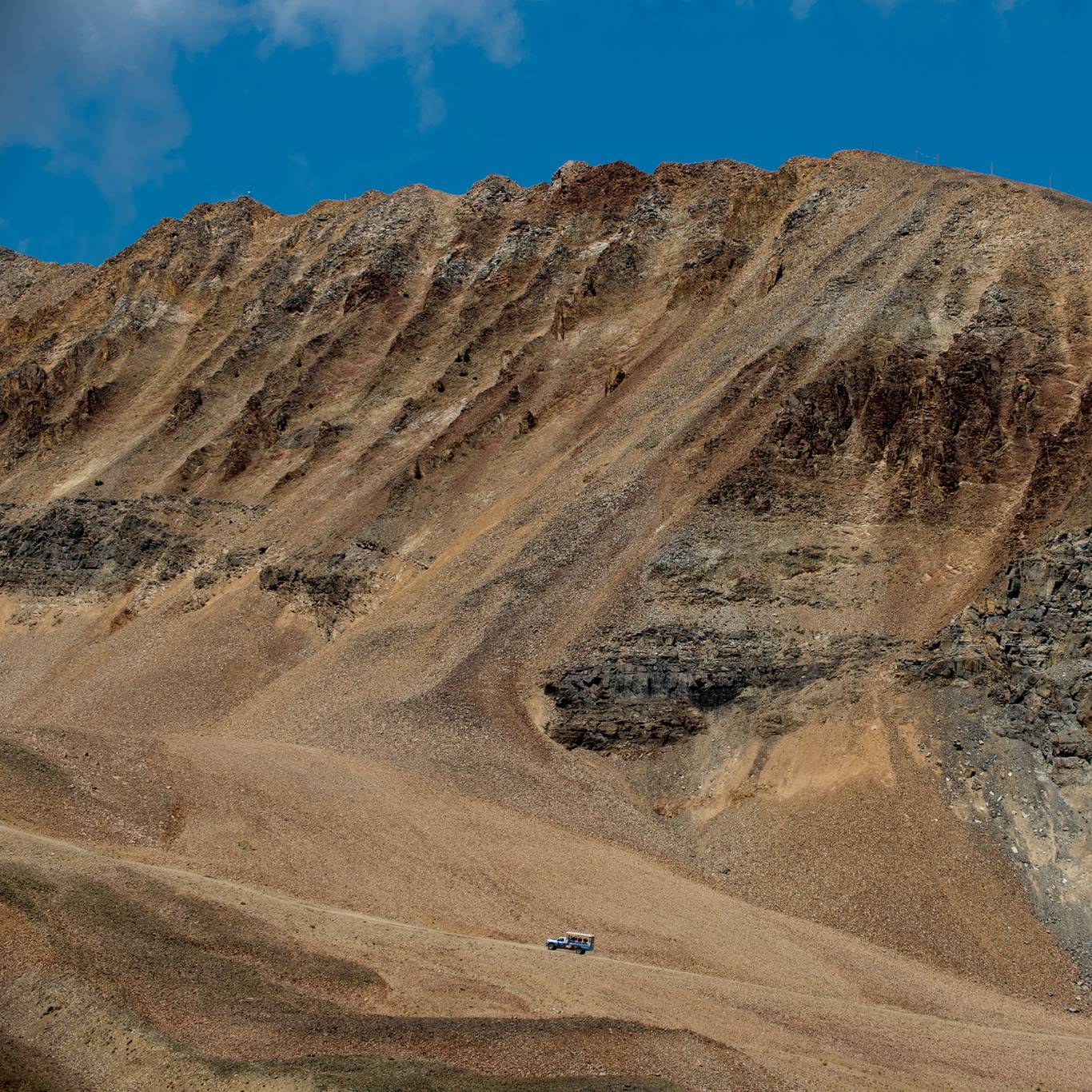 Expedition vehicle in the mountains