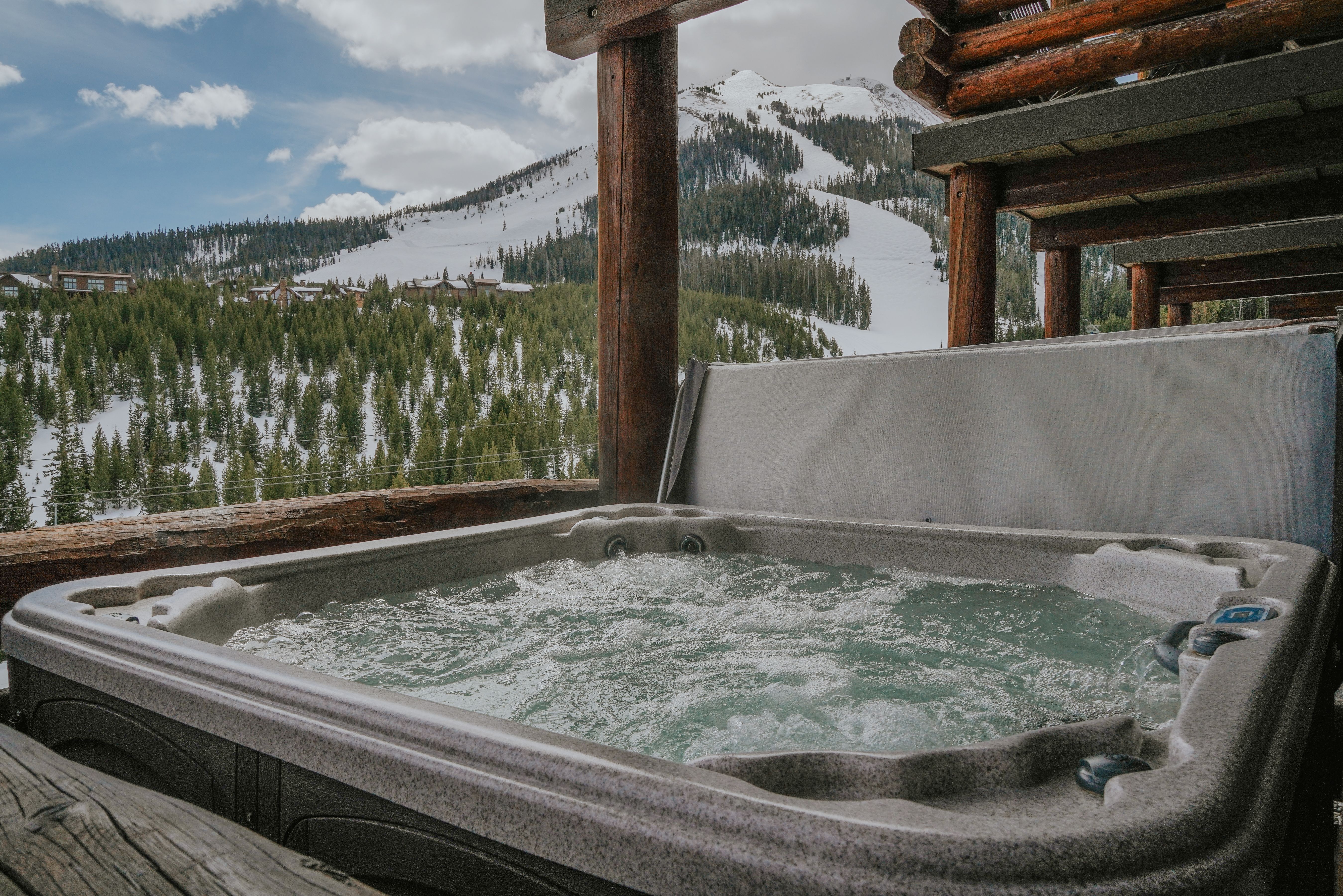 Saddle Ridge vacation condo hot tub