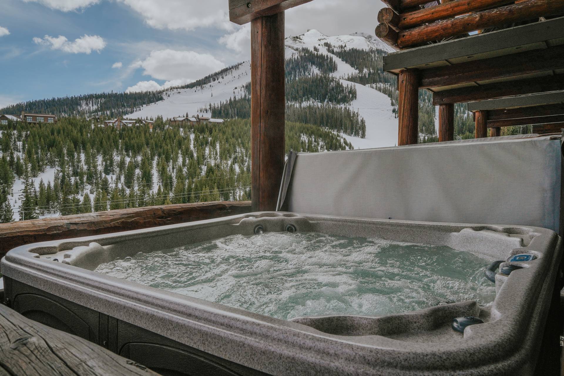 Saddle Ridge vacation condo hot tub
