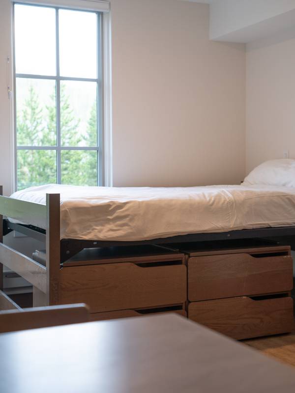 Levinski Lodge bedroom