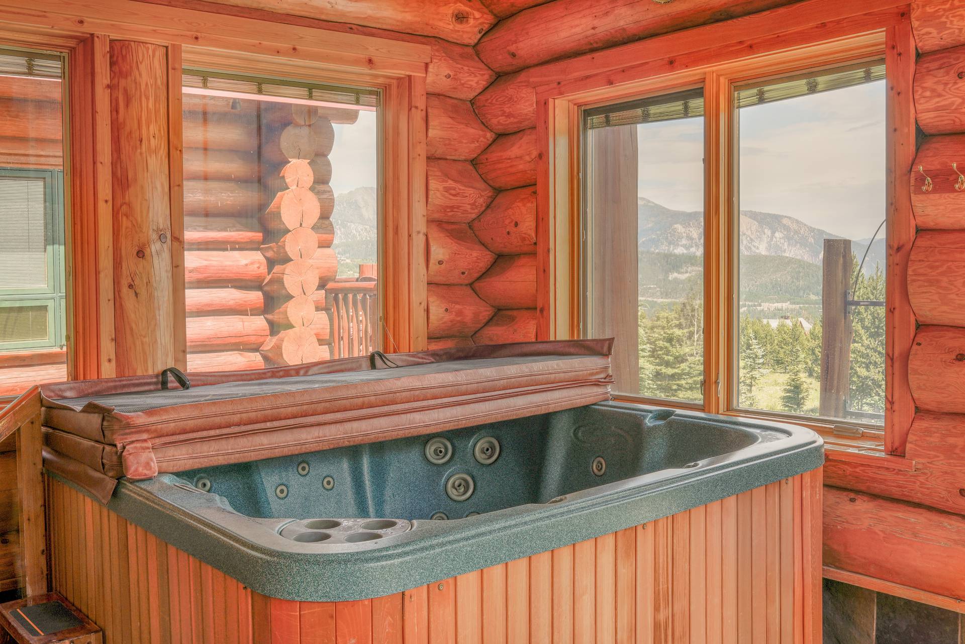 Half Hitch Home vacation home hot tub