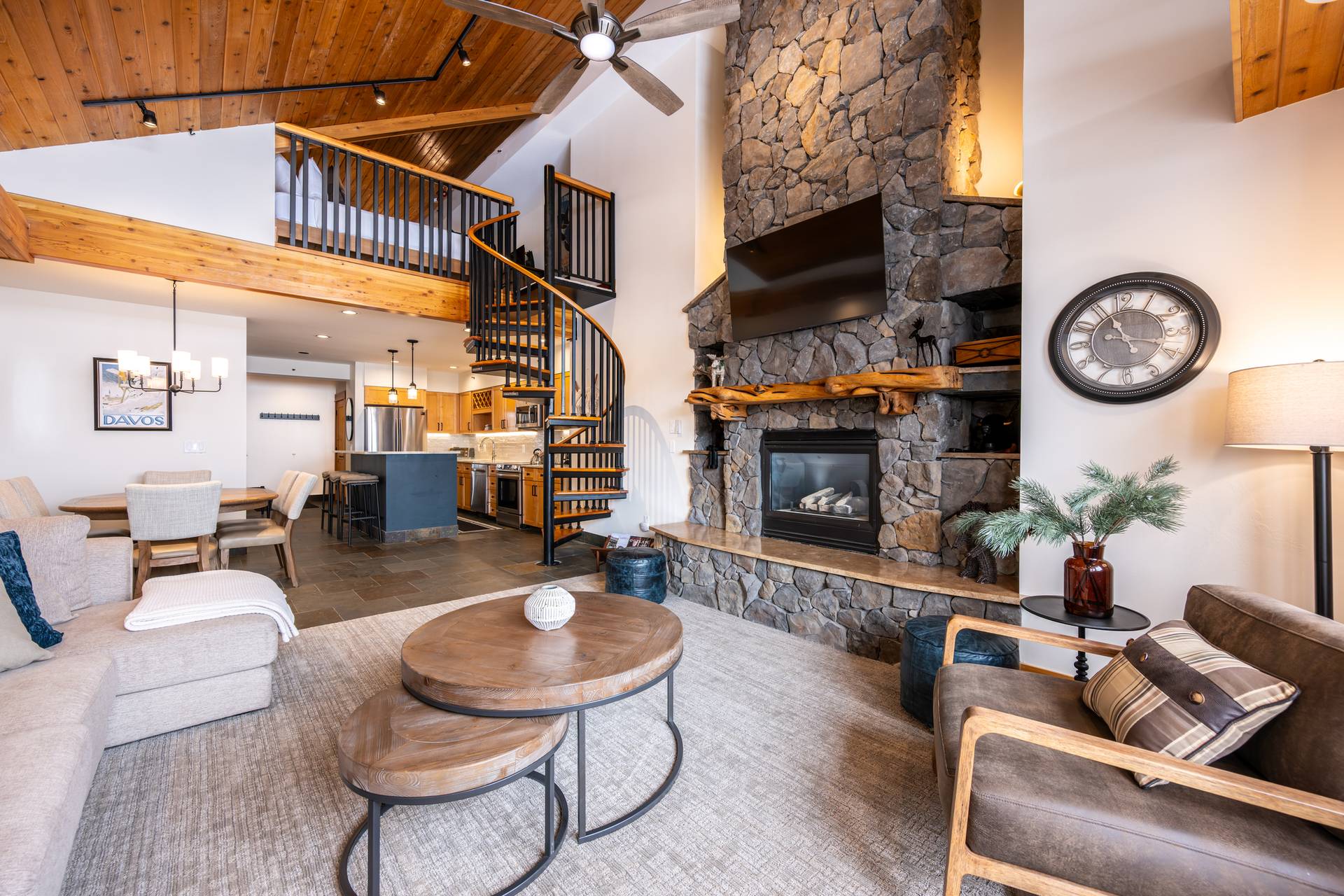 Snowcrest Lodge 8514 vacation condo living room