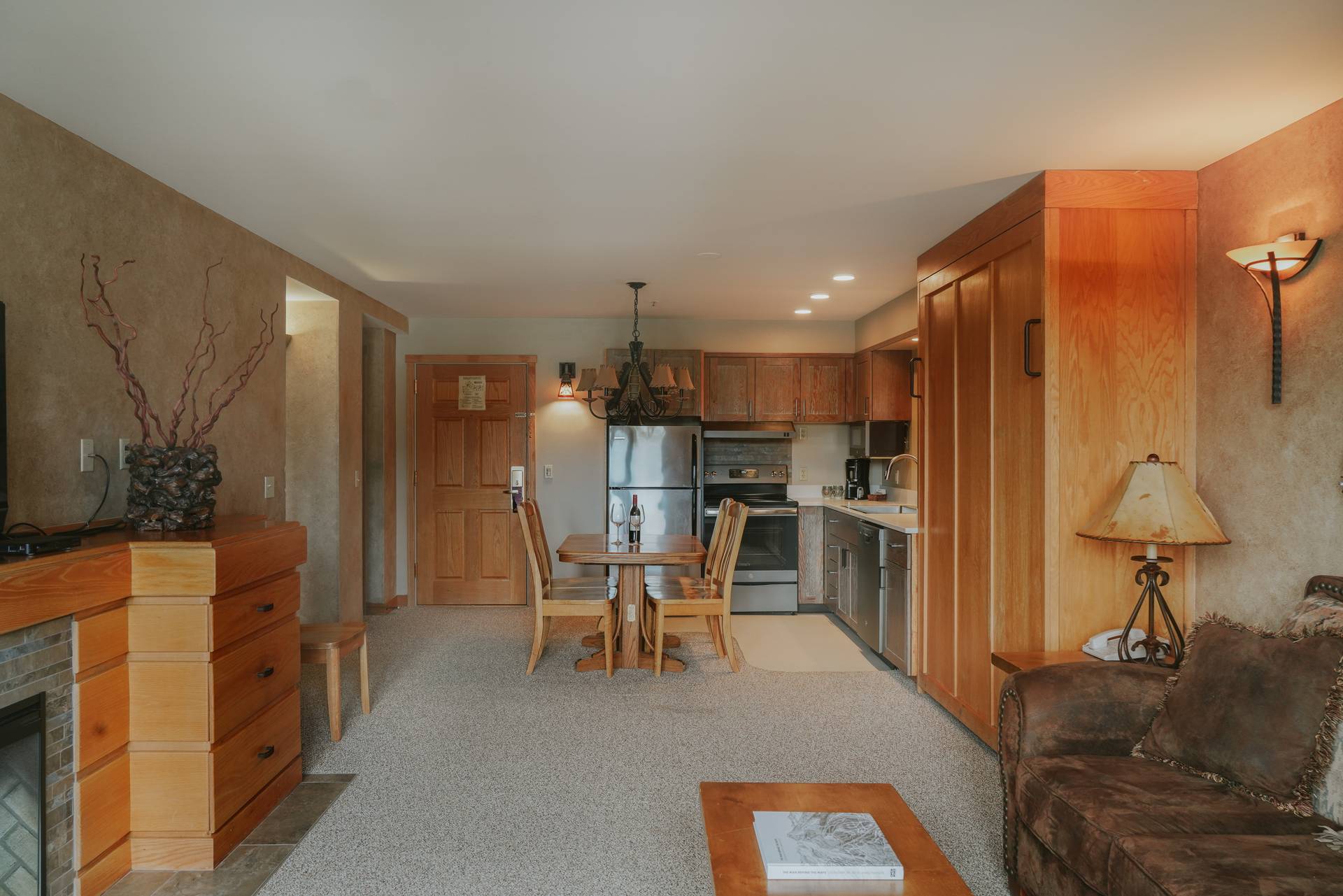 Shoshone Condominium Hotel room one bedroom main area