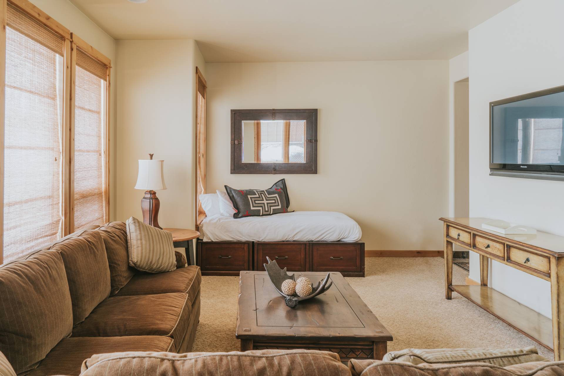 Black Eagle Lodges 13 vacation condo media room