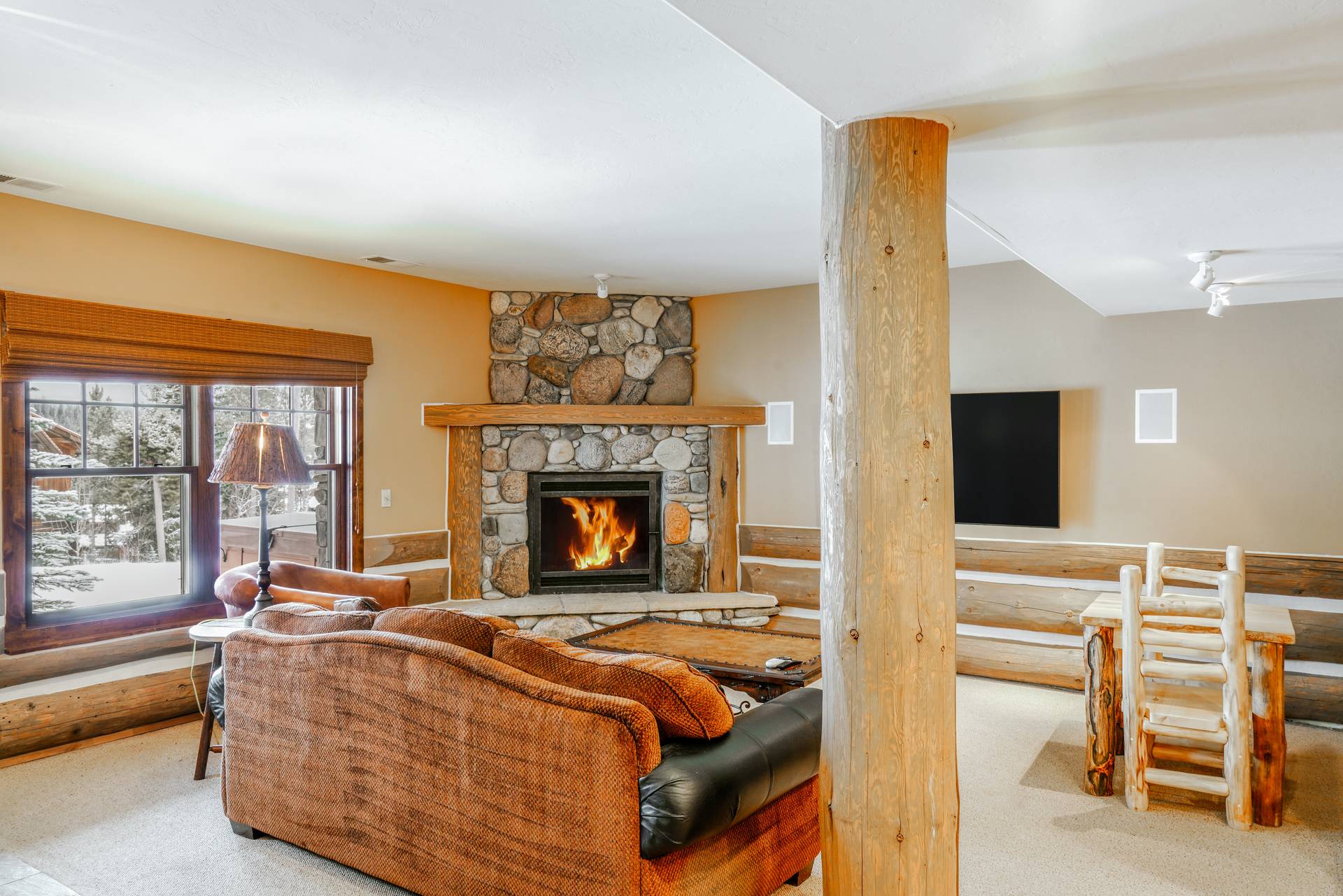 Powder Ridge Cabins vacation home living room