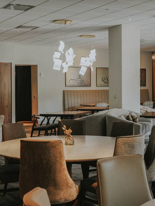 Peaks Chophouse dining room