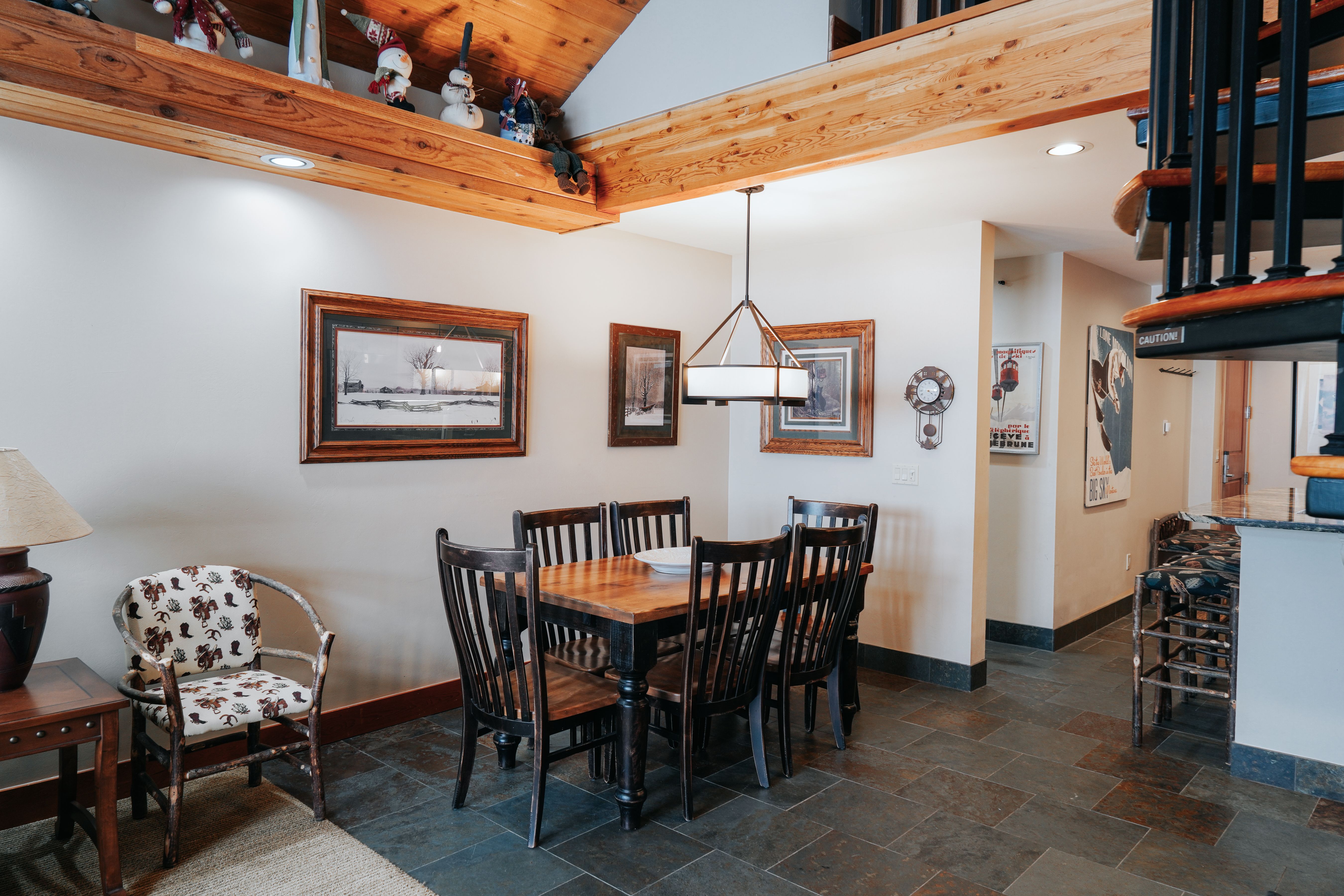 Snowcrest Lodge 8514 vacation condo dining room