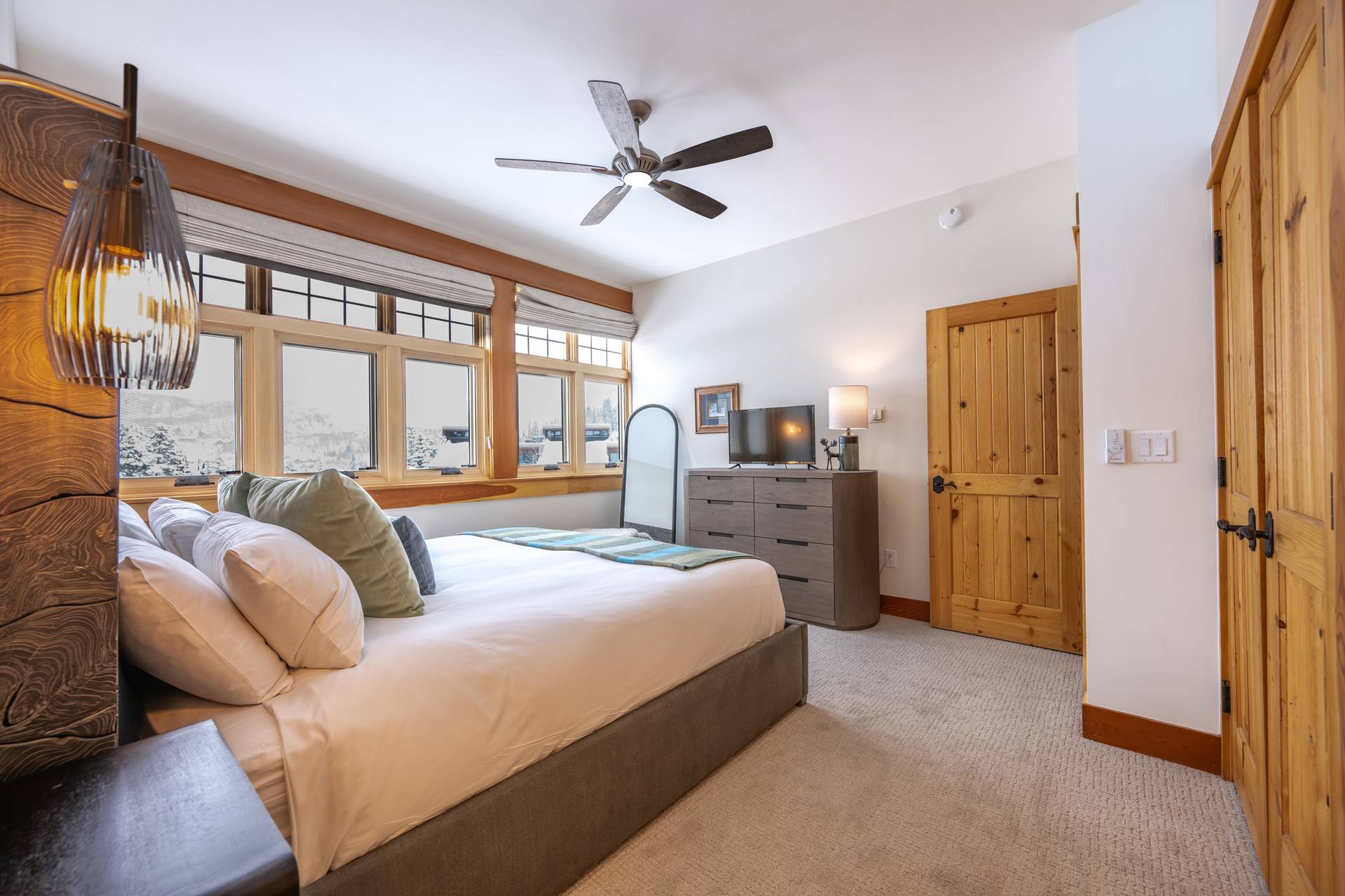 Snowcrest Lodge 8514 vacation condo bedroom