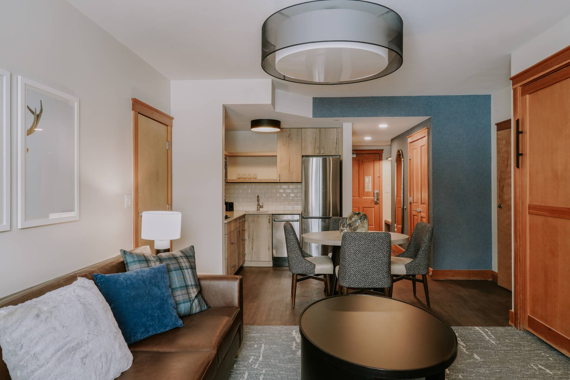 Summit Hotel Queen Studio hotel room main area