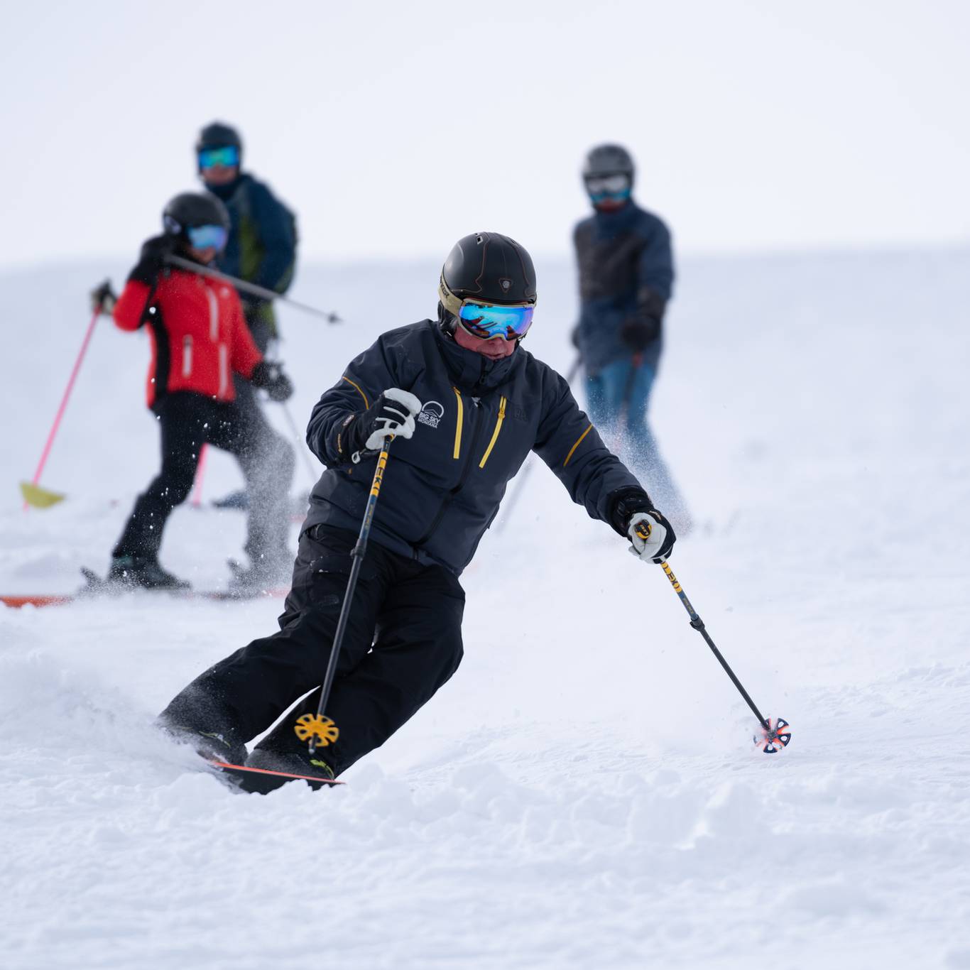 Dan Egan skiing