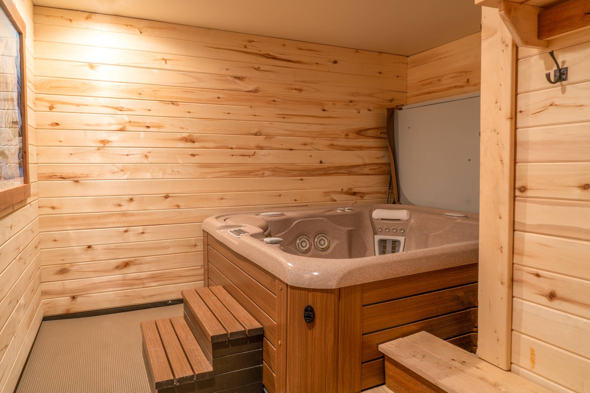 Skycrest vacation condos hot tub