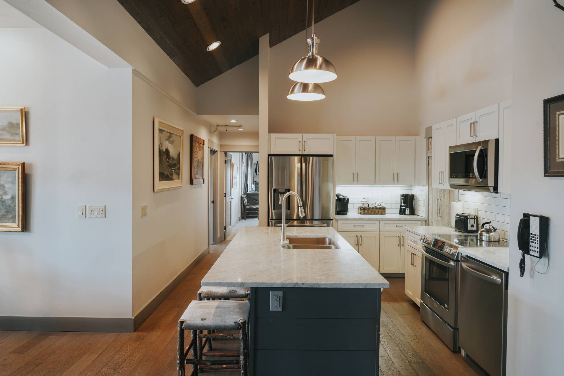 Snowcrest Lodge 8513 vacation condo kitchen