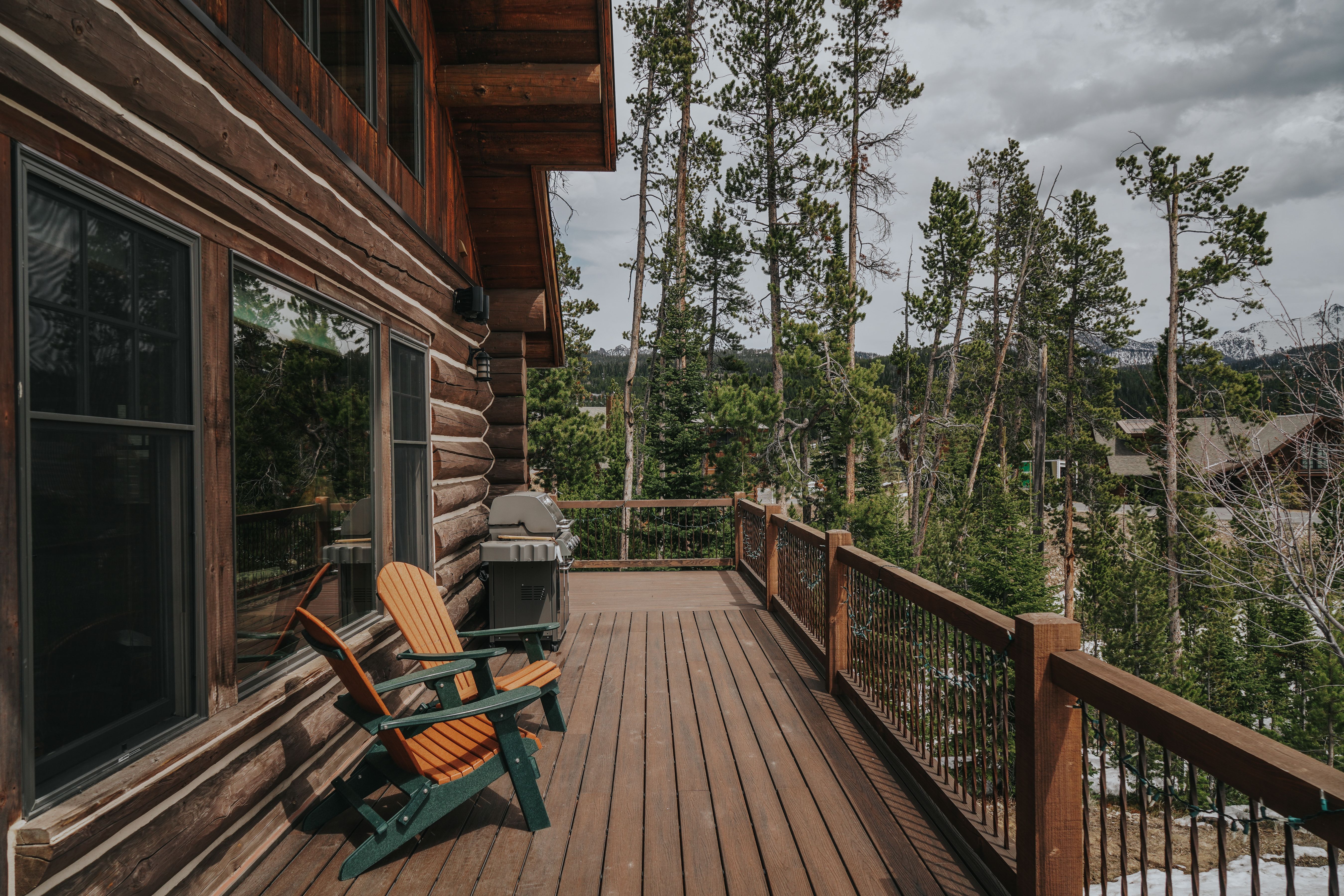 Powder Ridge Cabins vacation home deck exterior