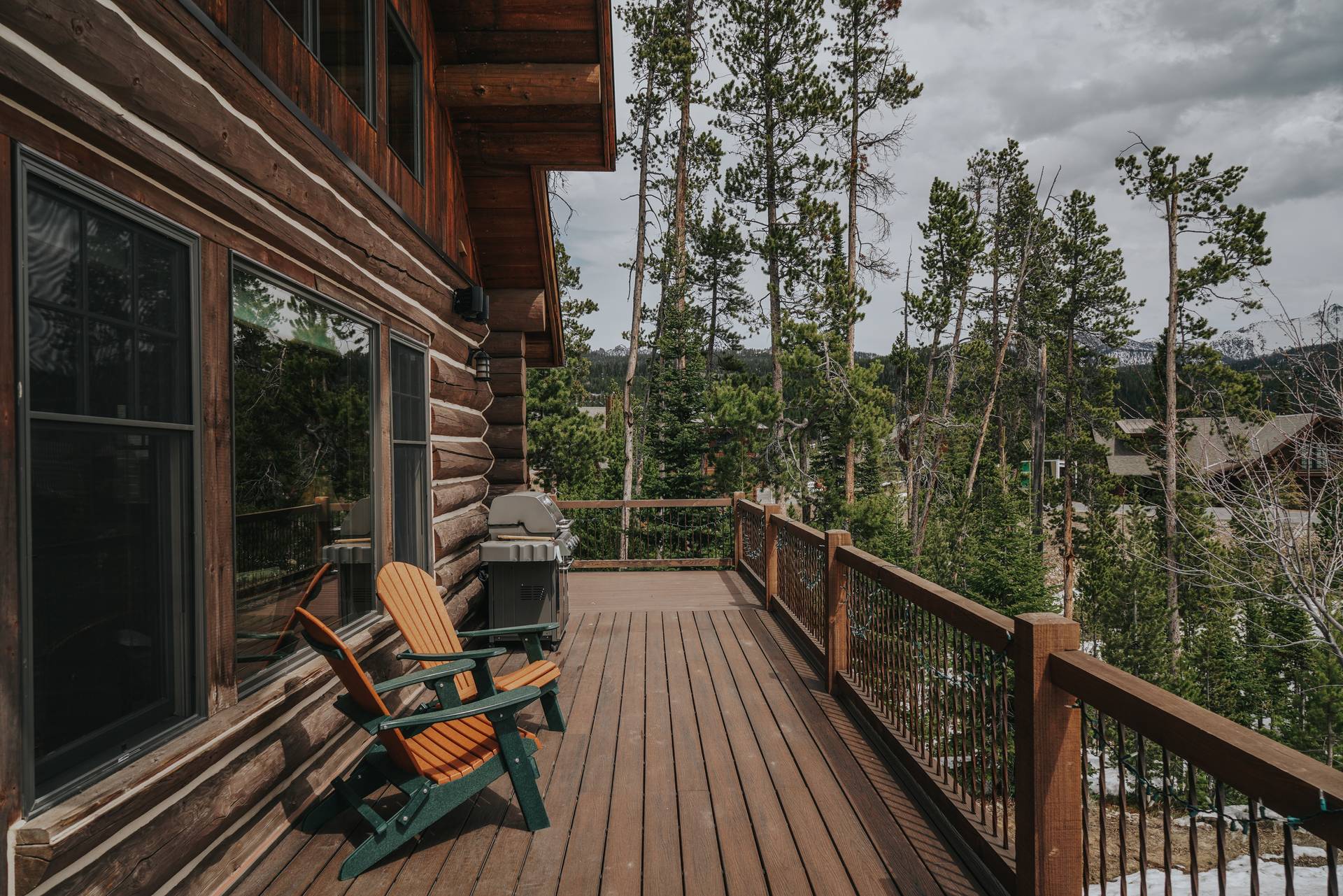 Powder Ridge Cabins vacation home deck exterior
