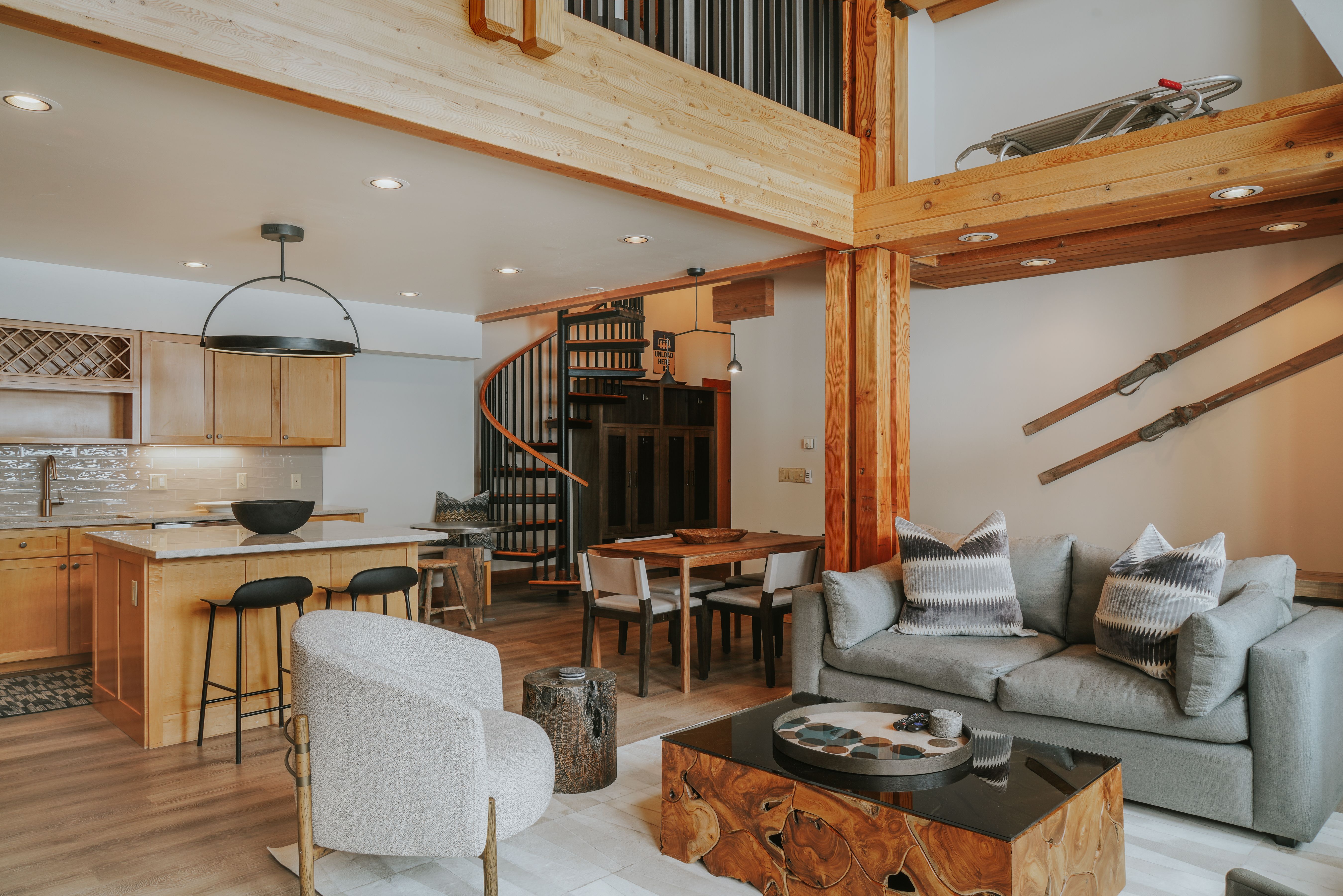 Snowcrest Lodge 8515 vacation condo kitchen and living room