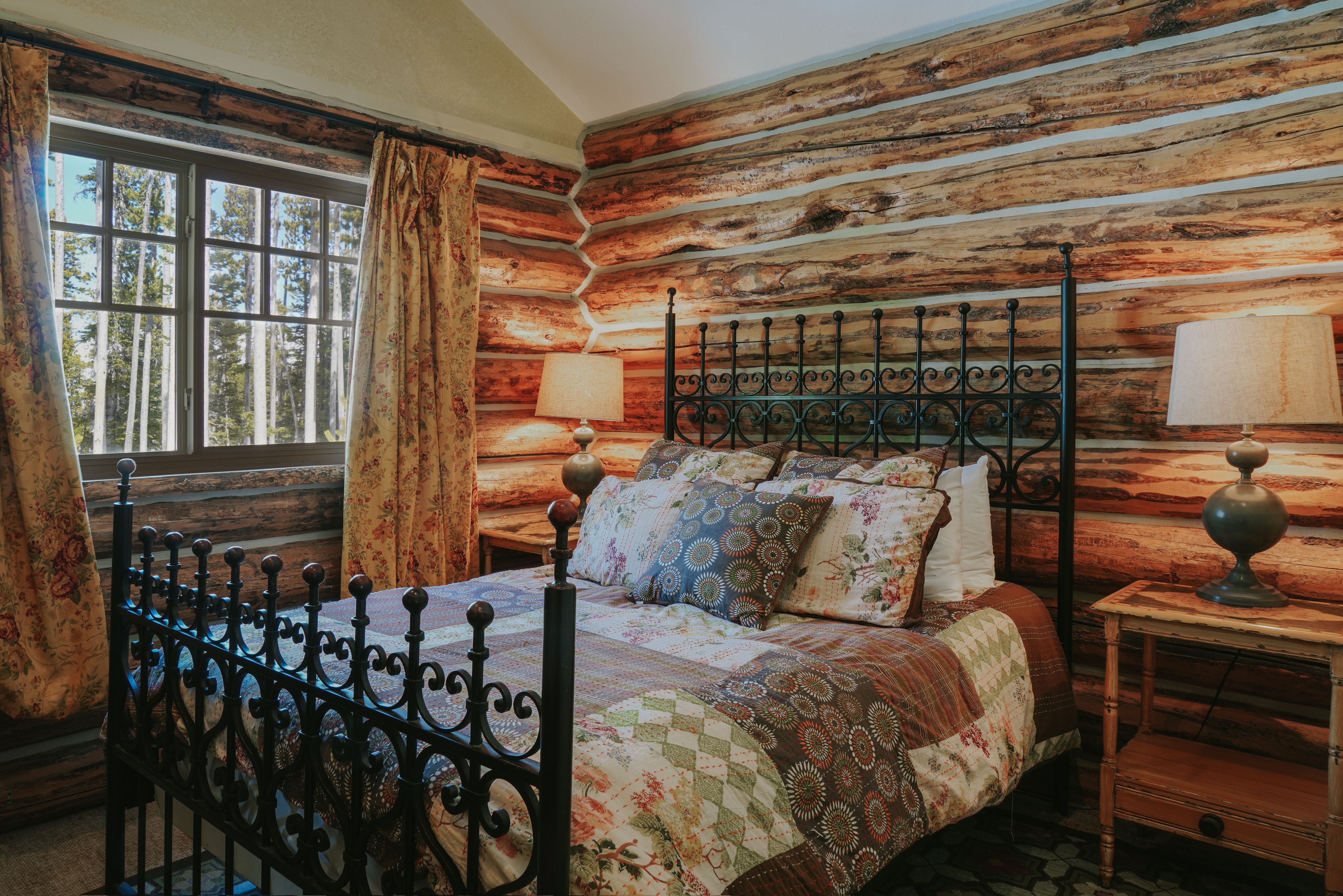 Cowboy Heaven Cabins vacation home bedroom