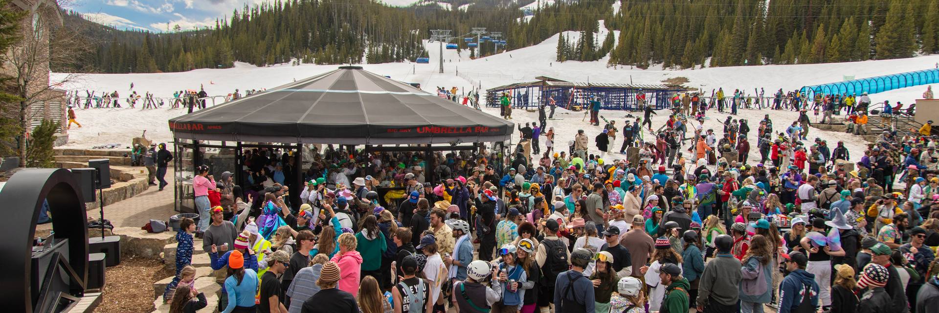 Apres ski in the Village Plaza