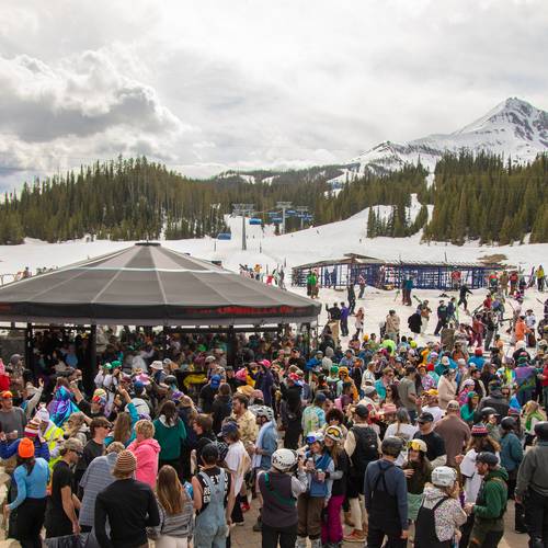 Apres ski in the Village Plaza