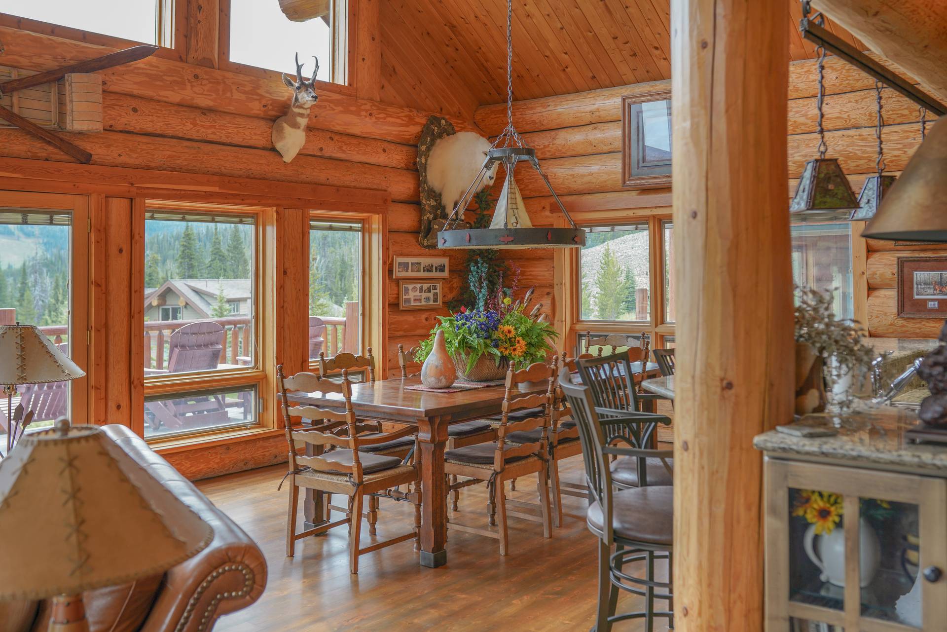 Half Hitch Home vacation home dining room