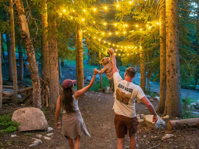 Family going to Campfire Cookout at Brighton Resort in the summer time