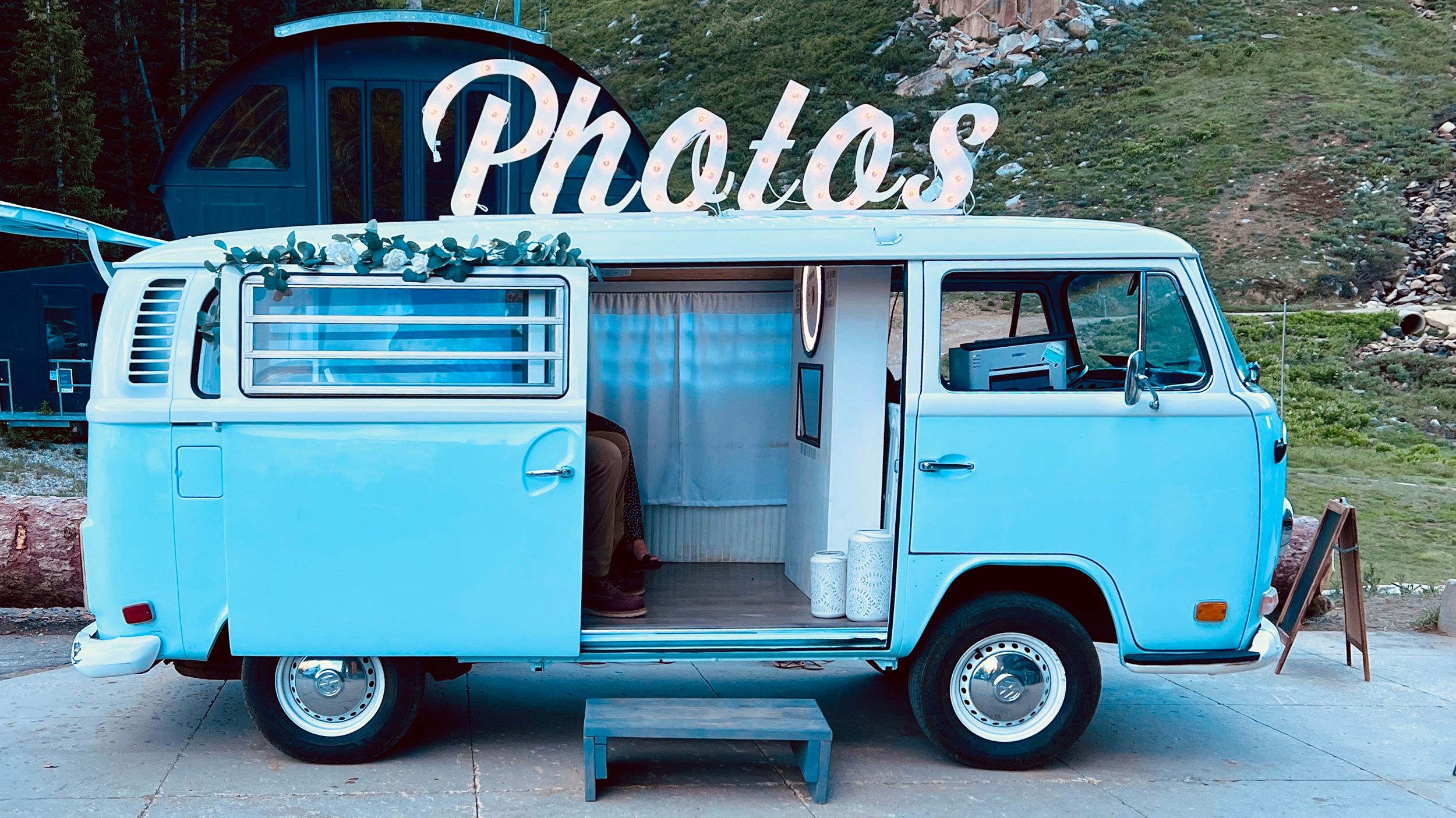 Photo Volkswagen van at mountain wedding