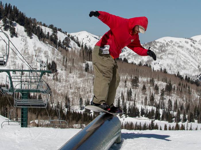 Snowboarder on Milly tube
