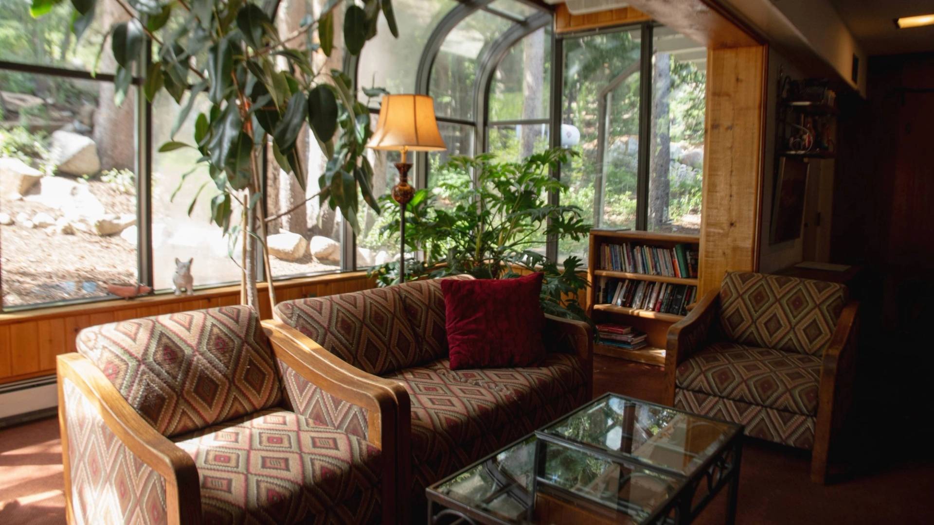 Brighton Lodge lobby in the summer time