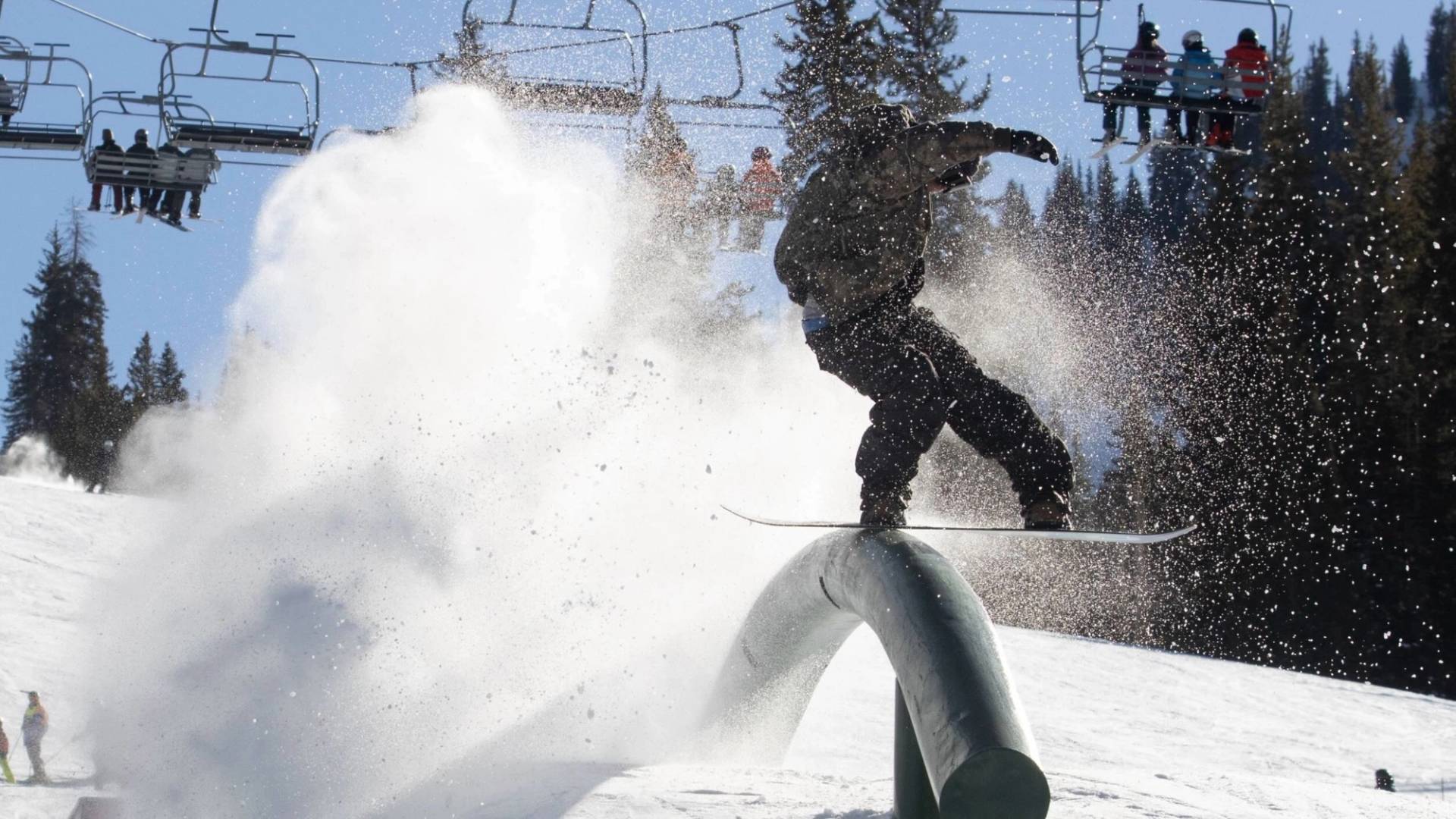 Snowboarder in Brighton terrain park