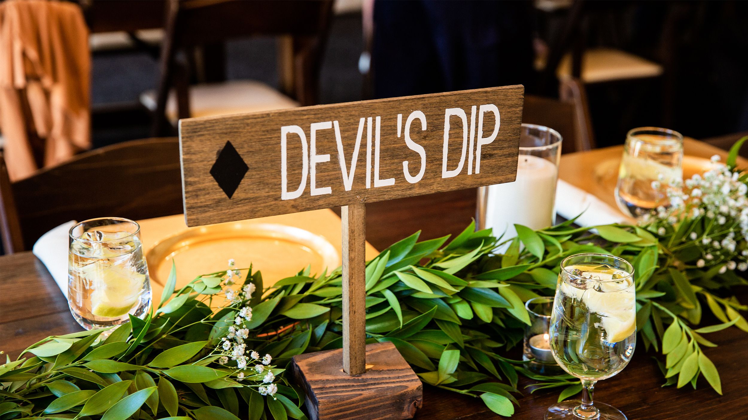 Wedding table decor at the Milly Chalet