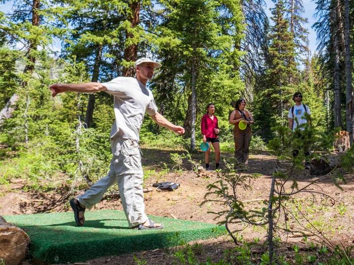 Disc Golf throw at Brighton Resort