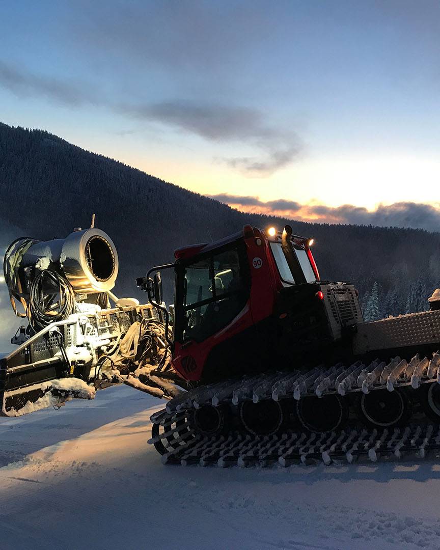 Snowcat carrying a snowgun.