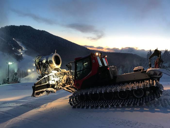 Snowcat carrying a snowgun.