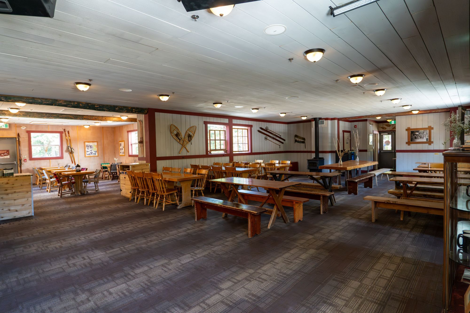 hollyburn lodge main dining