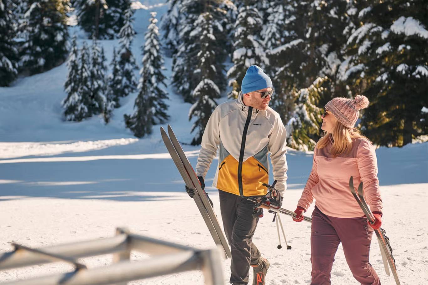 Cross country ski couple