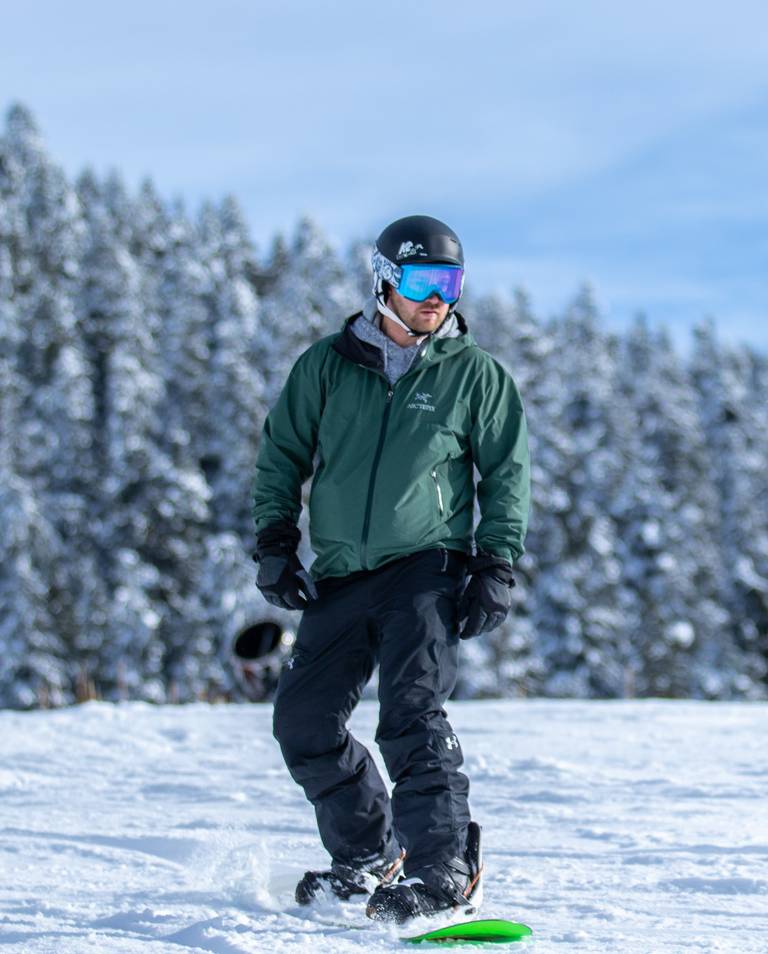 Beginner snowboarder on Easy Rider.