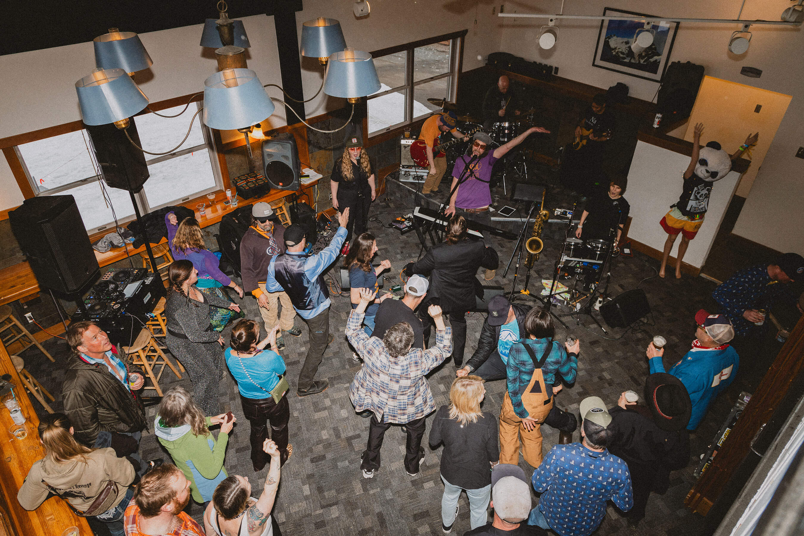 Crowd and band at Alpental