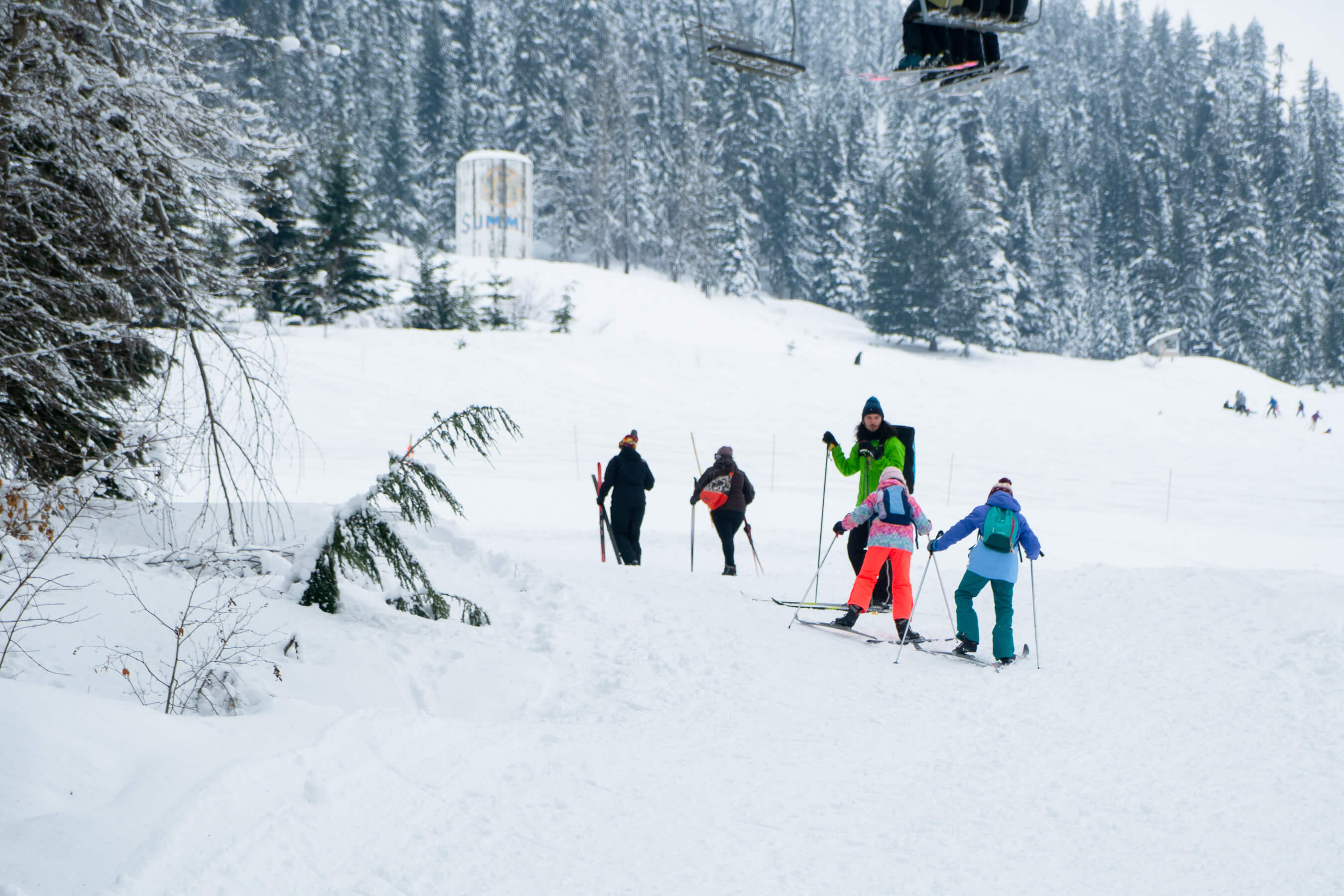 kids cross country skiing with instructor