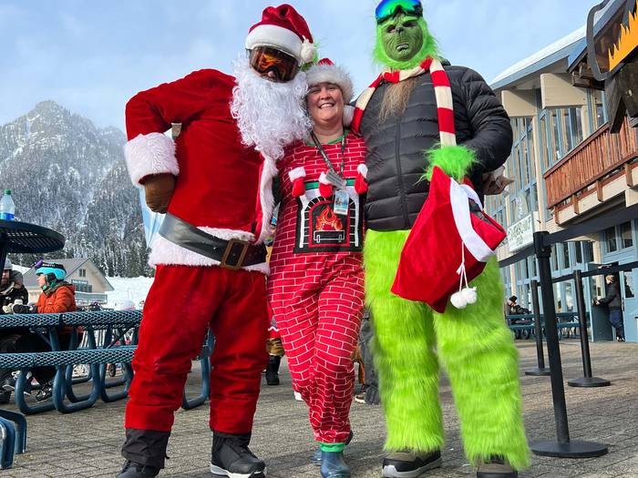 santa and grinch in west plaza