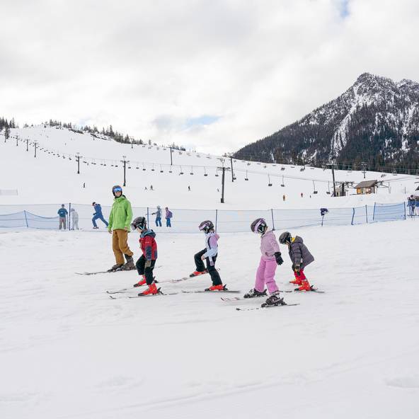 group of kids in ski lesson