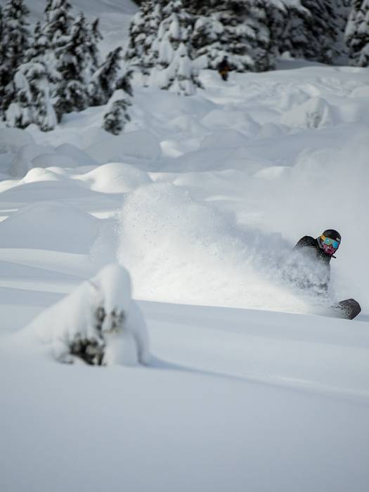 snowboarder turn powder